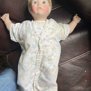 Lee Middleton first Moments 20” tall doll